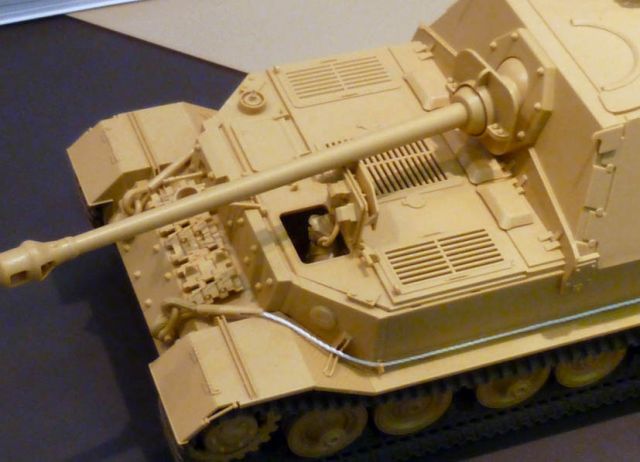 Tamiya 35325 Sd.Kfz. 184 Schwerer Jagdpanzer Elefant