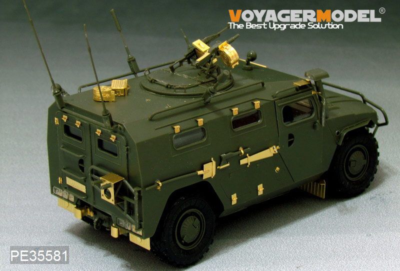 Voyager Model PE35581 Modern Russian Tiger Armored High-Mobility Vehicle