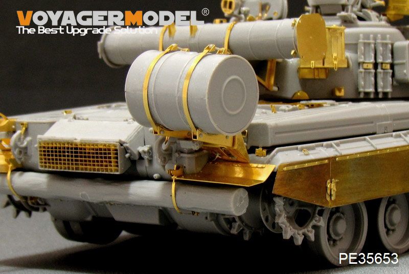 Voyager Model PE35653 Russian T-80B MBT (smoke discharger include)