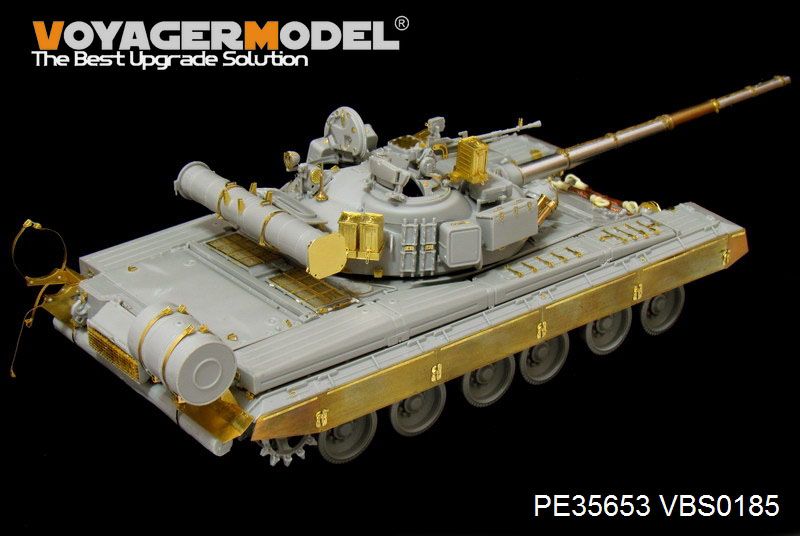 Voyager Model PE35653 Russian T-80B MBT (smoke discharger include)