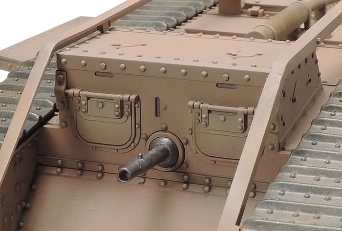 Tamiya 30057 British Tank Mark.IV Male with British Infantry set (Single-Motorized)