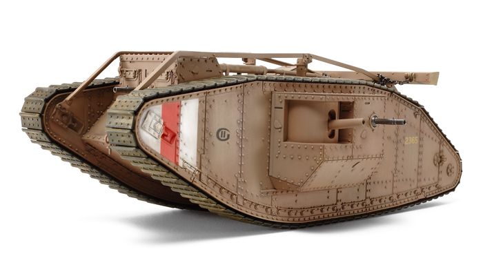 Tamiya 30057 British Tank Mark.IV Male with British Infantry set (Single-Motorized)