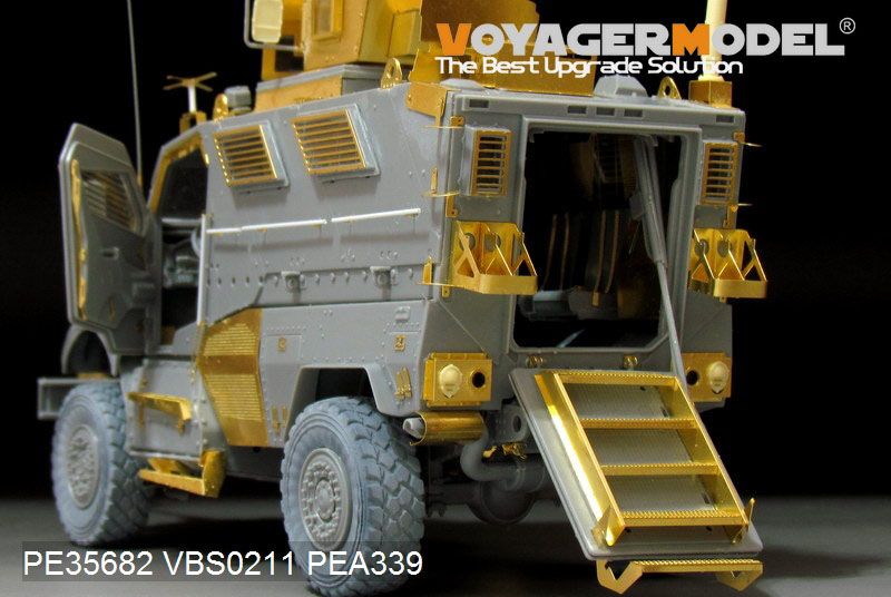 Voyager Model 35682 Modern US 4X4 MRAP MaxxPro Armoered Fighting Vehicle (atenna base include)