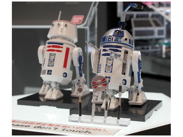 Bandai 0195963 Star Wars R2-D2 & R5-D4 Bandai 0195963 Star Wars R2-D2 & R5-D4