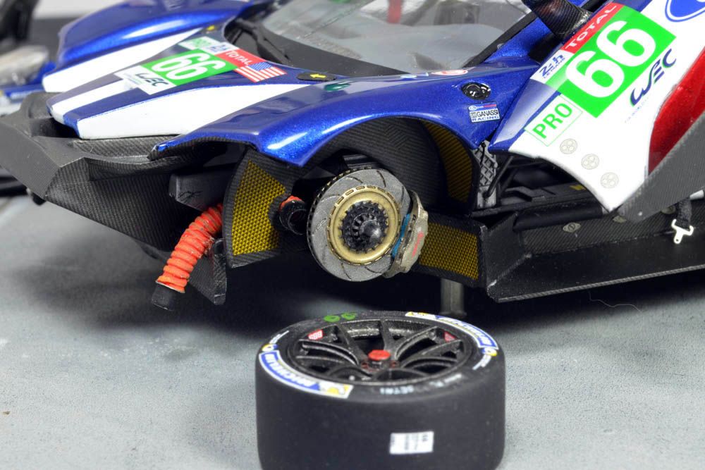Decalcas PAR054 Ford GT brake discs and Brembo calipers to Revell