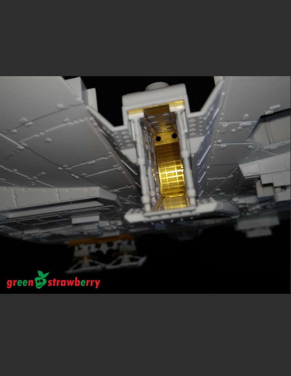 GreenStrawberry 01616 YT-1300 Millennium Falcon