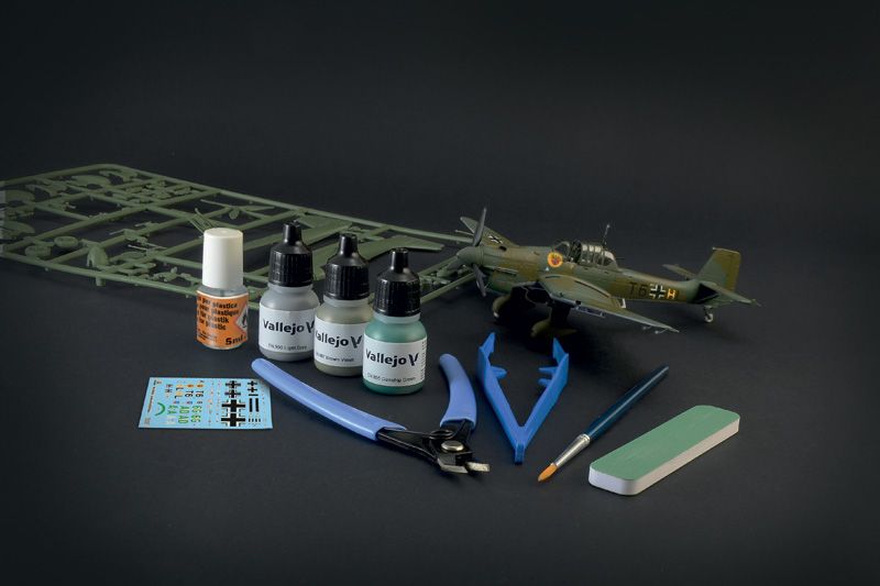 Italeri 72010 Junker Ju-87B Stuka - Complete Set For Modeling - Starter kit