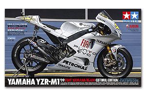Tamiya 14120 Yamaha YZR-M1 09 Fiat Yamaha Team Estoril Edition
